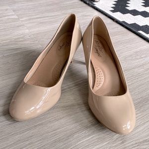 8.5W Beige pumps from Dexflex Comfort